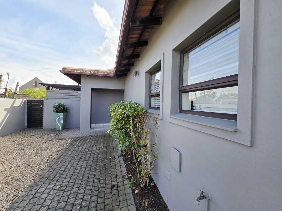 3 Bedroom Property for Sale in Earls Court Lifestyle Estate Western Cape